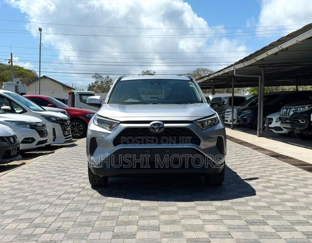 Toyota RAV4 2021 Silver