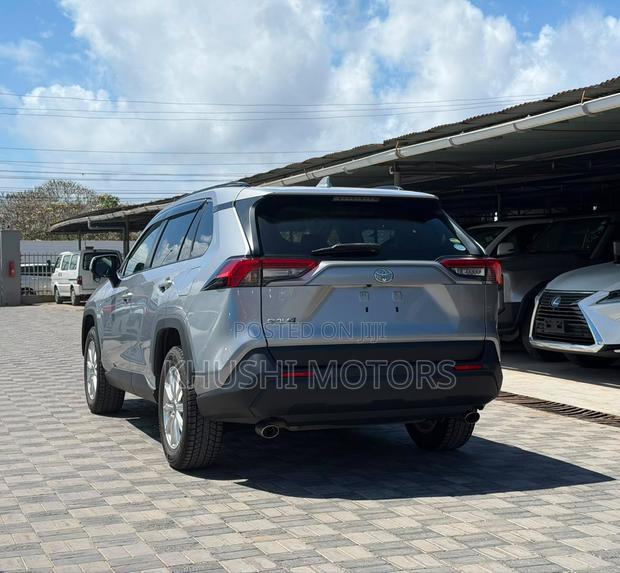 Toyota RAV4 2021 Silver