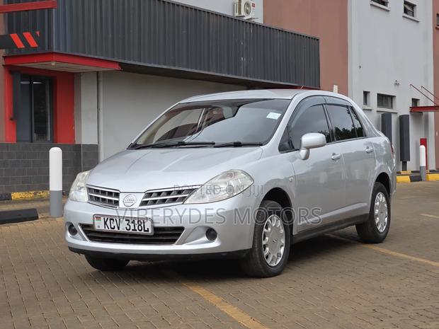 Nissan Tiida 2013 Silver