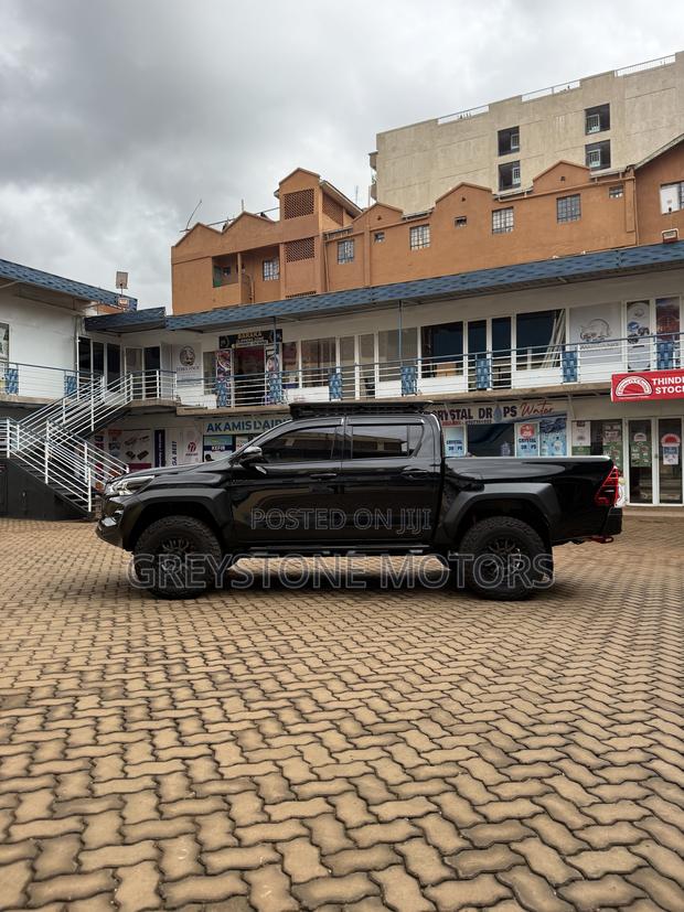 Toyota Hilux 2023 Black
