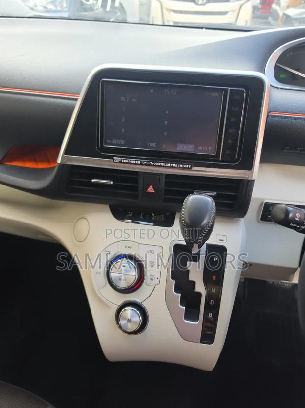 Toyota Sienta 2020 Brown