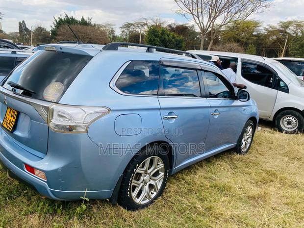 Mitsubishi Outlander 2016 Blue