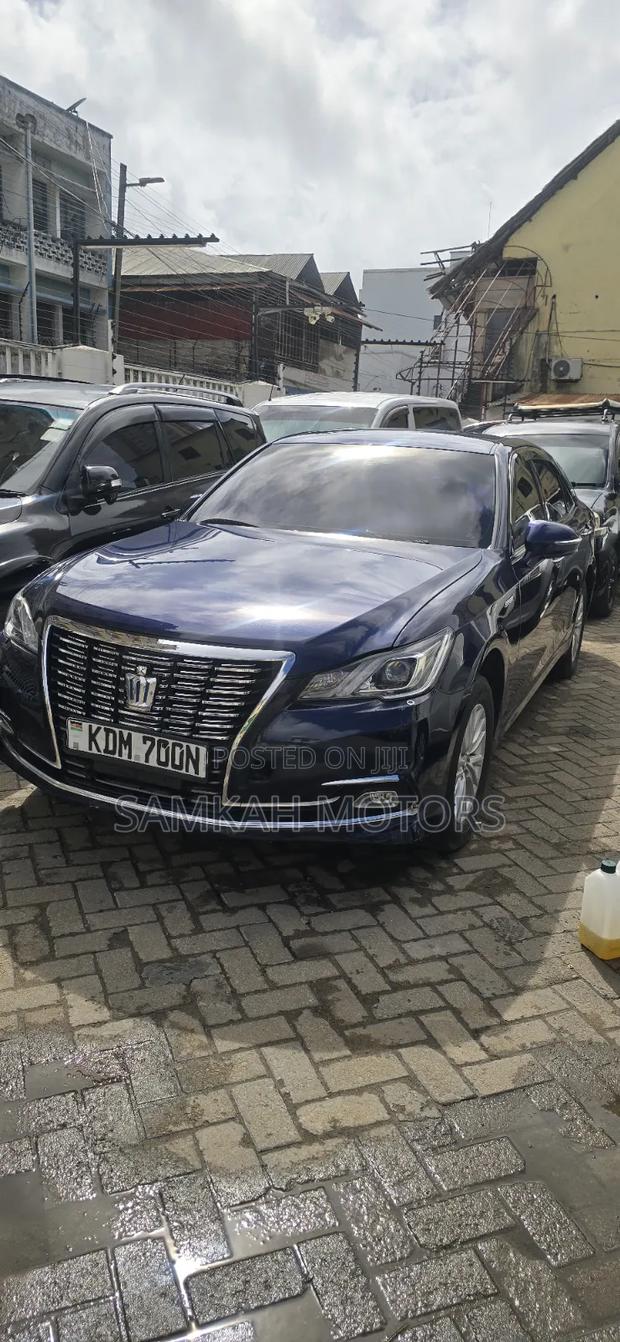 Toyota Crown 2017 Blue