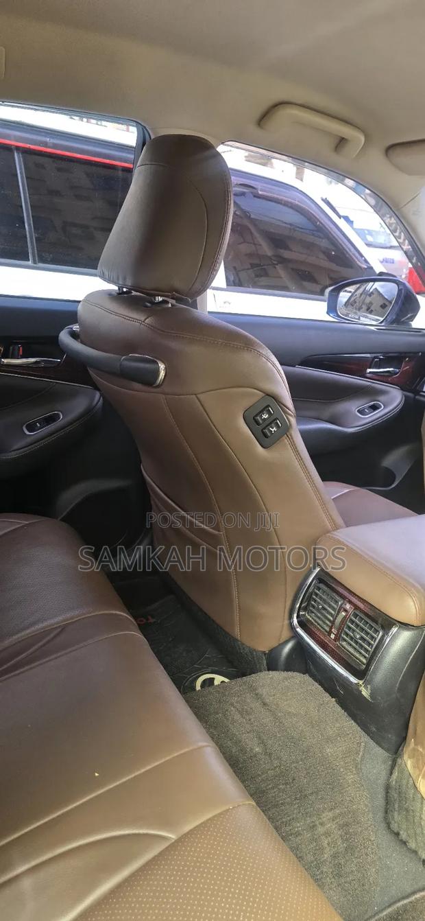 Toyota Crown 2017 Blue