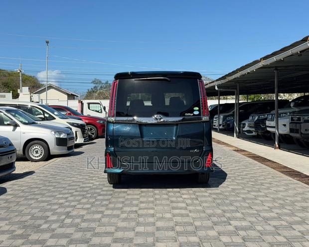Toyota Noah 2019 Blue