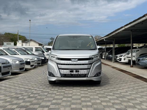Toyota Noah 2019 Silver