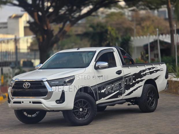 Toyota Hilux 2020 White
