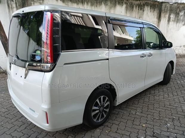 Toyota Esquire 2019 White