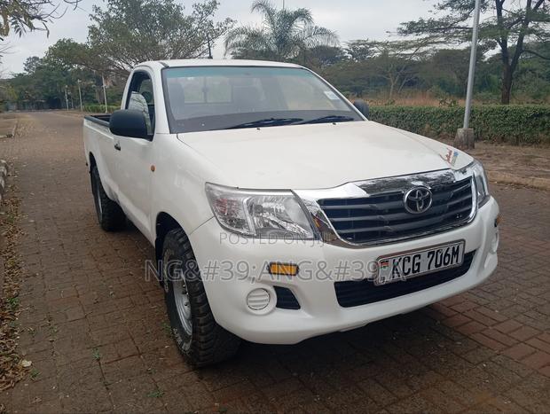 Toyota Hilux 2015 White