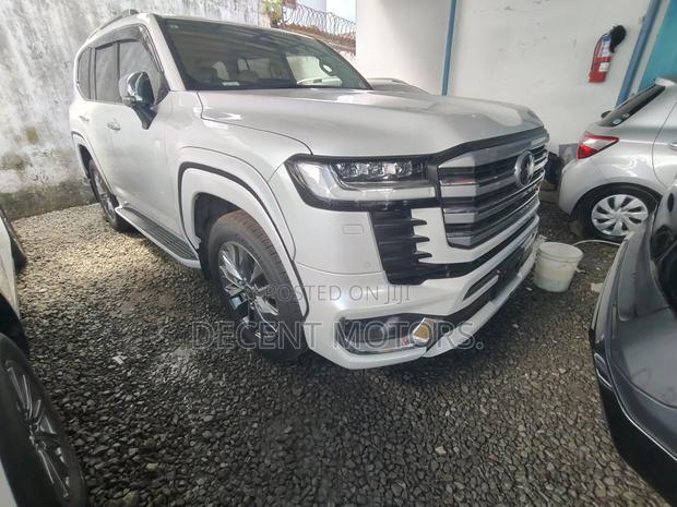 Toyota Land Cruiser 2021 White