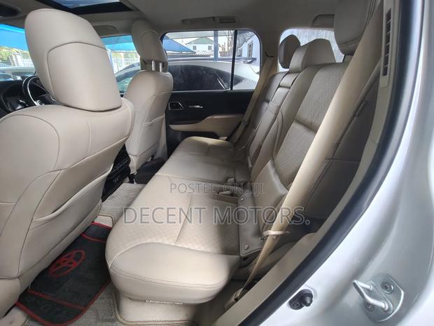 Toyota Land Cruiser 2021 White