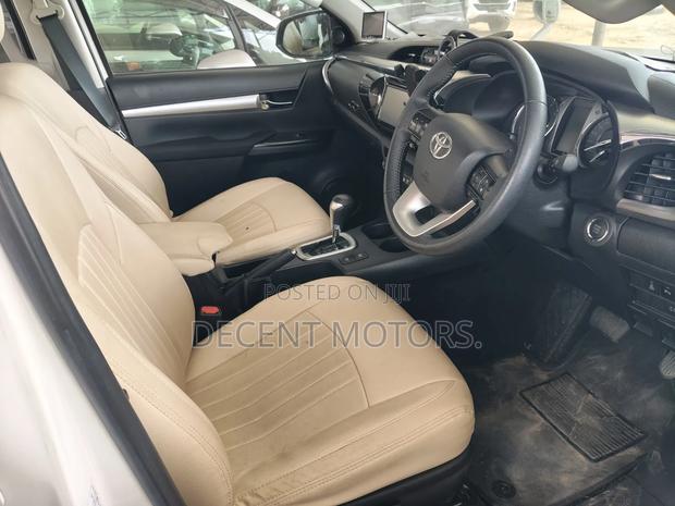 Toyota Hilux 2020 White