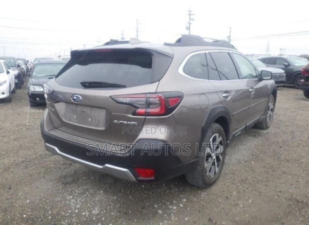 Subaru Outback 2022 Brown