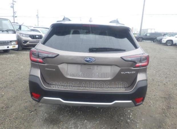 Subaru Outback 2022 Brown