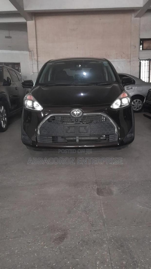 Toyota Sienta 2018 Brown