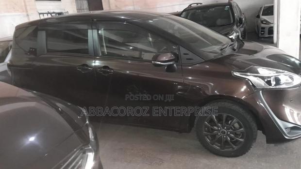 Toyota Sienta 2018 Brown