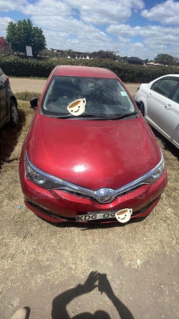 Toyota Auris 2016 Red