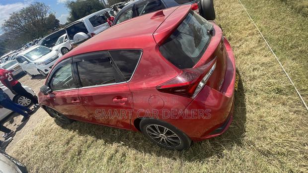 Toyota Auris 2016 Red
