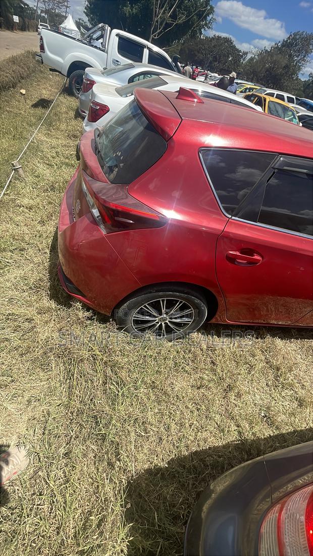 Toyota Auris 2016 Red