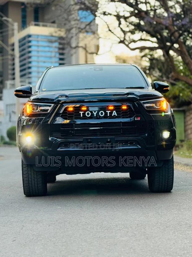 Toyota Hilux 2022 Black