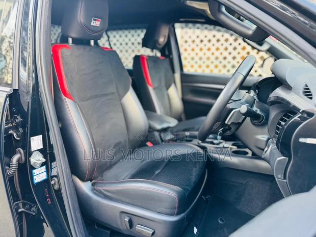 Toyota Hilux 2022 Black
