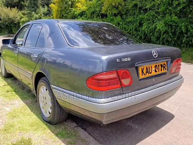 Mercedes-Benz E200 1998 Blue
