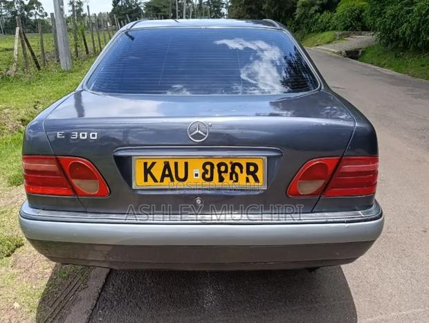 Mercedes-Benz E200 1998 Blue