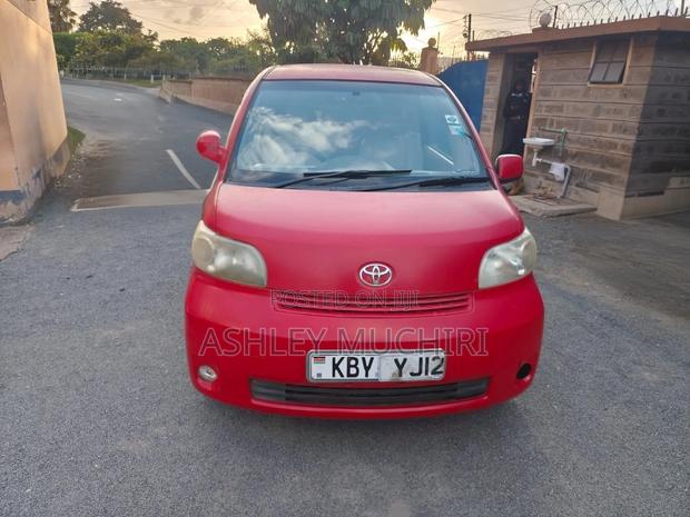 Toyota Porte 2007 Red