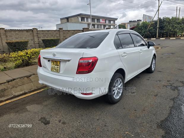 Toyota Axio 2017 Pearl