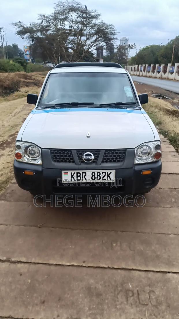 Nissan Hardbody 2012 White