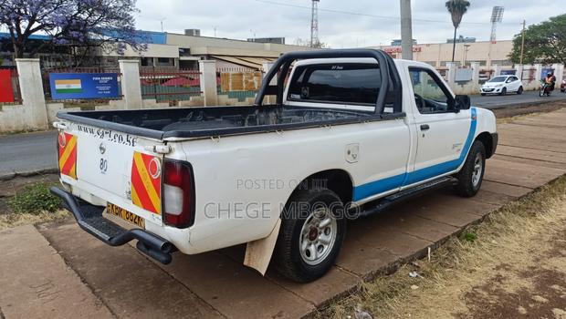 Nissan Hardbody 2012 White