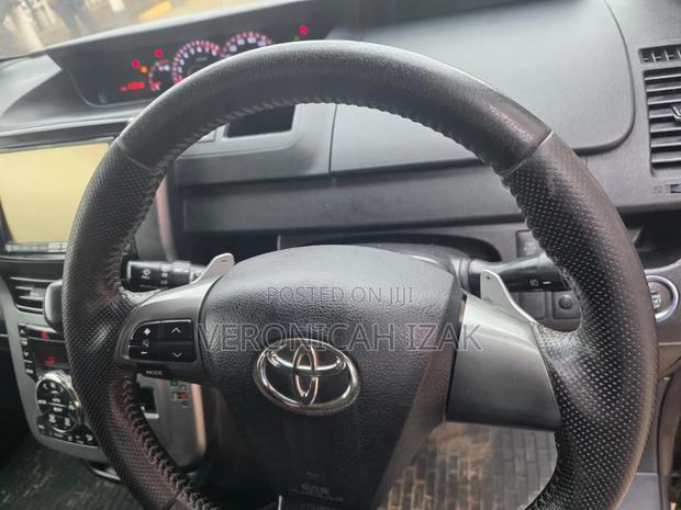 Toyota Voxy 2012 Black