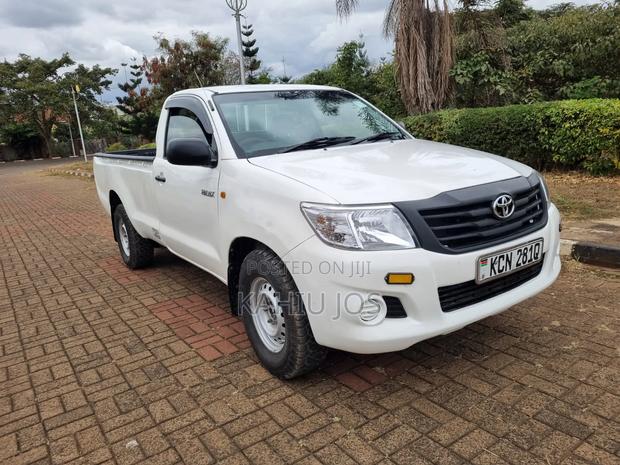 Toyota Hilux 2010 White