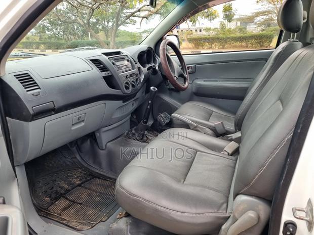 Toyota Hilux 2010 White
