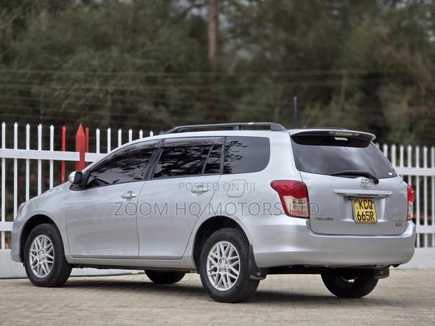 Toyota Corolla Fielder 2012 Silver