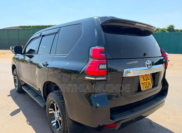 Toyota Land Cruiser Prado 2018 Black