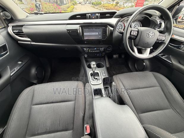 Toyota Hilux 2021 Black