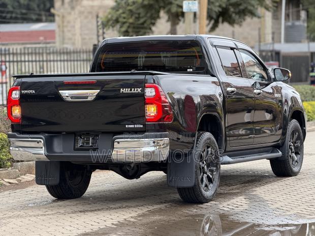 Toyota Hilux 2021 Black