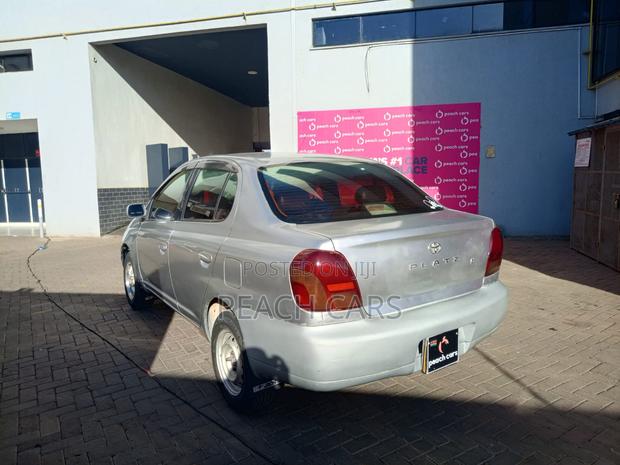 Toyota Platz 2002 Silver