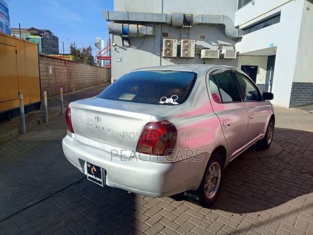 Toyota Platz 2002 Silver