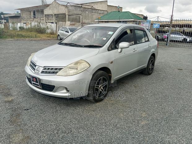 Nissan Tiida 2010 Silver