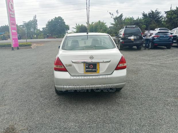 Nissan Tiida 2010 Silver