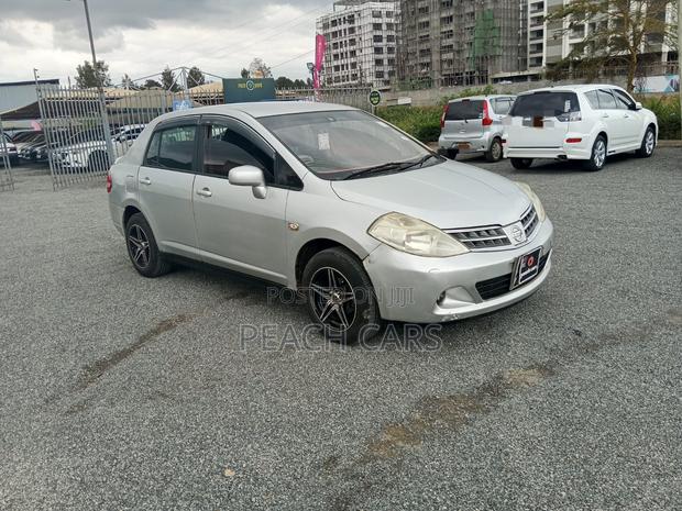 Nissan Tiida 2010 Silver