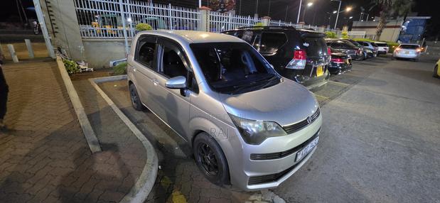 Toyota Spade 2014 Silver