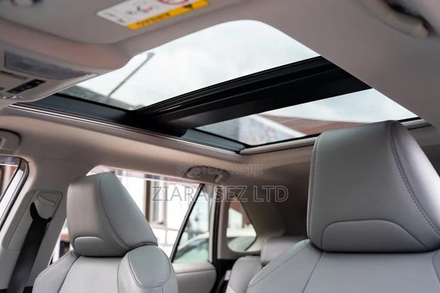 Toyota RAV4 2021 White