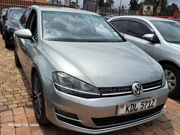 Volkswagen Golf 2015 Gold