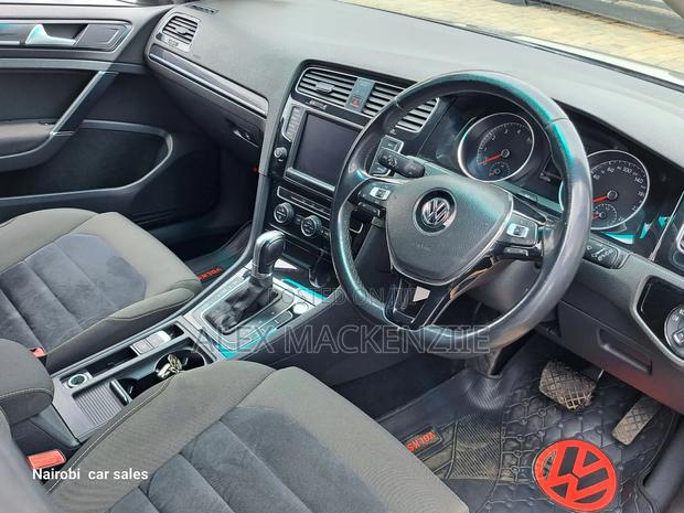 Volkswagen Golf 2015 Gold
