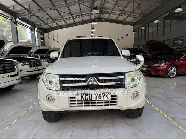 Mitsubishi Pajero 2012 White