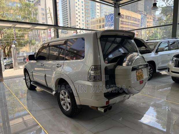 Mitsubishi Pajero 2012 White