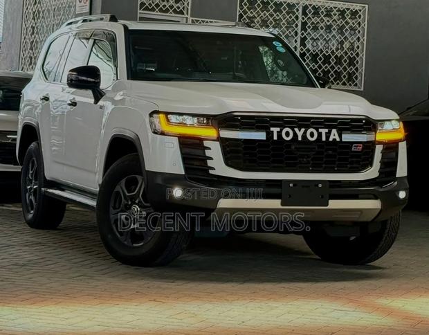 Toyota Land Cruiser 2023 White